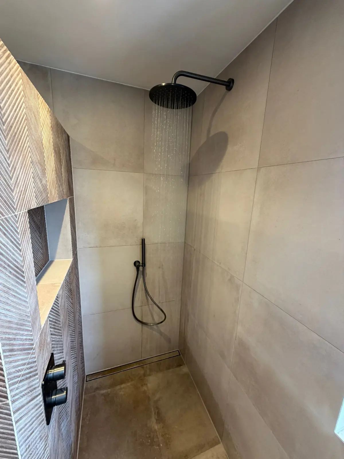 Afgewerkte badkamer door Artdrecht (1)
