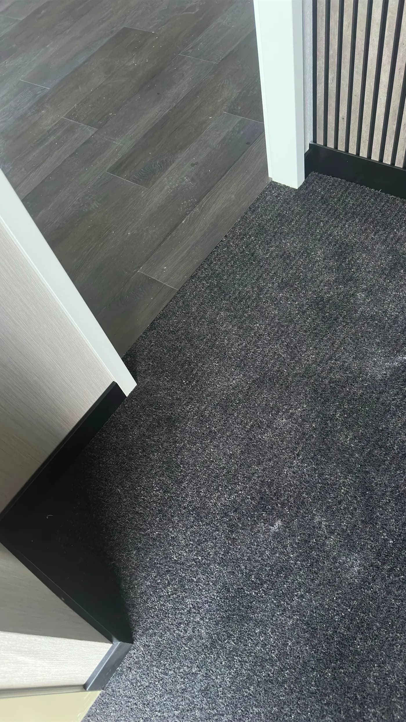 Overgang tapijt naar visgraat