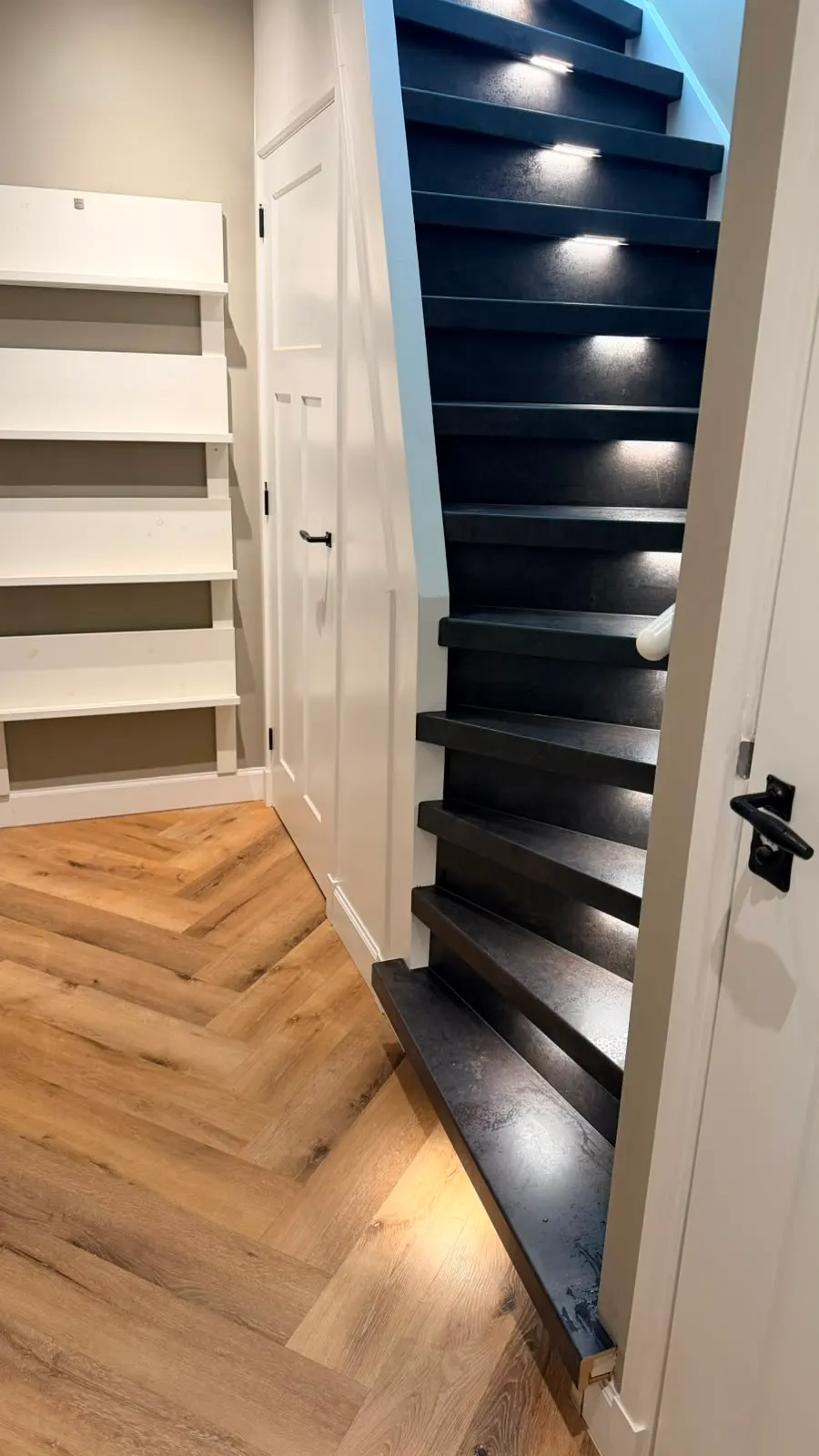 Trap met LED-verlichting per trede